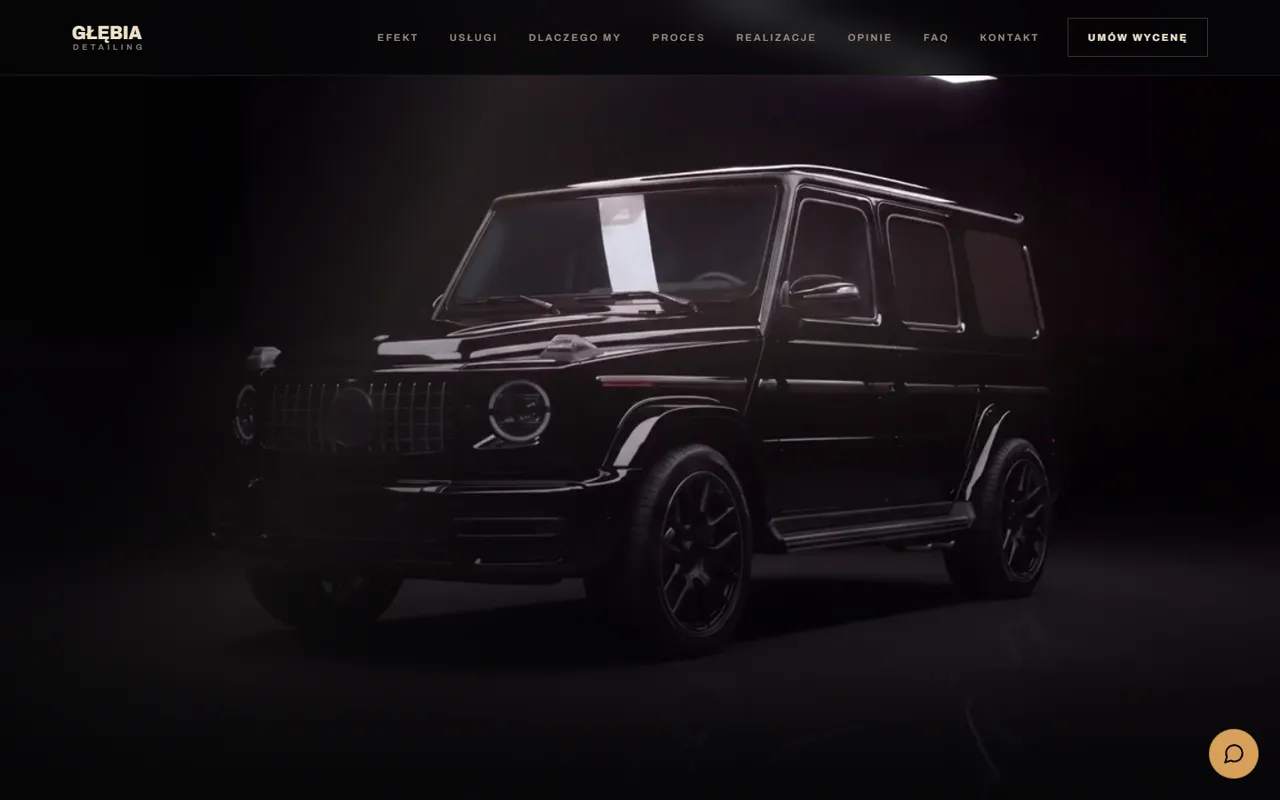 Głębia Detailing: czarny Mercedes klasy G w ciemnym studiu