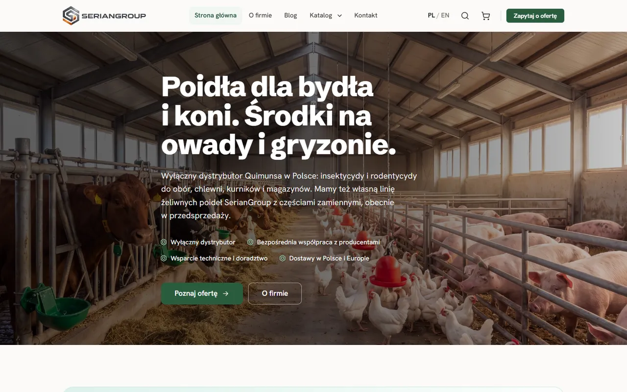 SerianGroup, strona główna: „Poidła dla bydła i koni. Środki na owady i gryzonie.” na tle obory